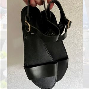 Steve Madden Donddi Black Leather Sandals size 9